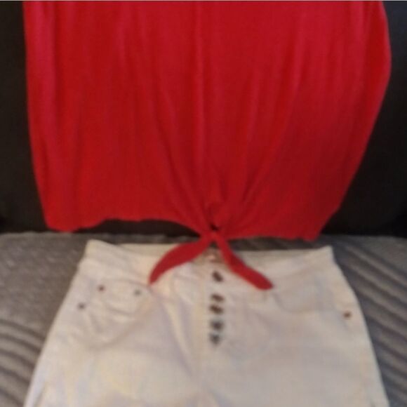 Red happy sleeveless cropped tie at the waist top - Picture 7 of 8